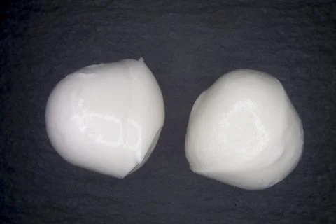 Mozzarella on a slate plan viewed closely Stockfoto's