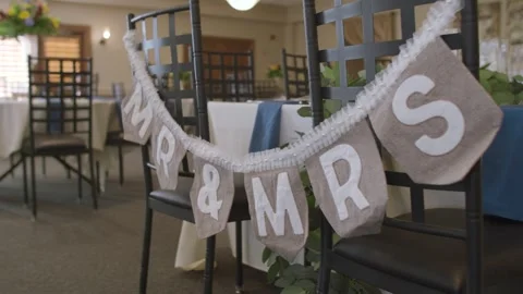 Mr &amp; Mrs wedding decorations Stock-Footage 253506384
