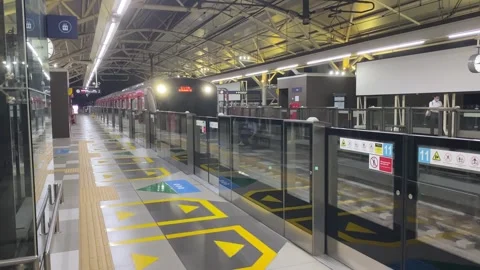 MRT arrived at ASEAN MRT Station Jakarta, 4K Video stock 273748755