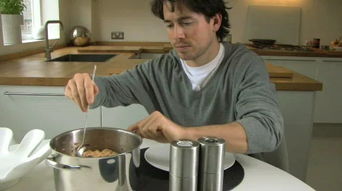 MS PAN OF A MAN SERVING PASTA Stock Footage 543772