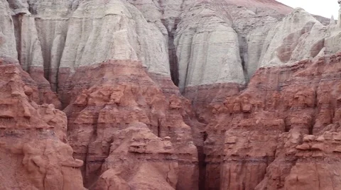 MS pan of red and white rock mountain, blue sky in Goblin Valley state park. Stock Footage 41457237