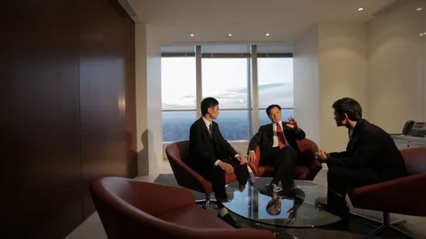 MS PAN Senior businessman talking to young businessmen in office / China Stock Footage 69956255
