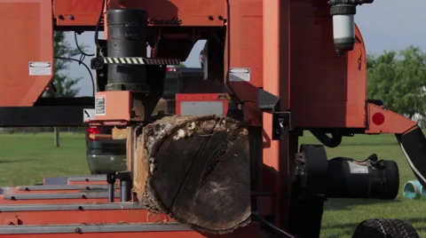 MS Portable sawmill cutting log from front Stock Footage 40472199