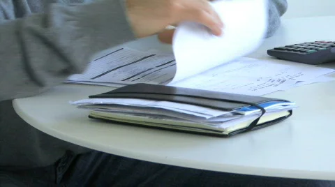 MS ZO OF A MAN SORTING OUT FINANCES 스톡 동영상 543019