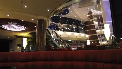MSC Divina lobby 4k 2 Vídeos de archivo 131437106