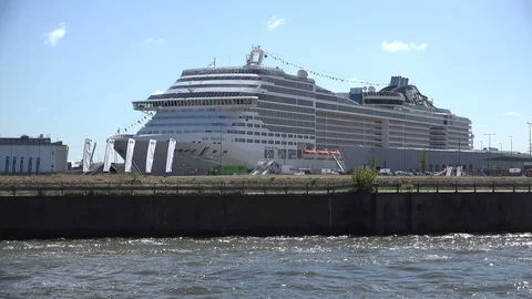 MSC Preziosa in Hamburg Vídeo Stock 109337429