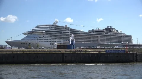 MSC Preziosa in Hamburg Stockbeeldmateriaal 109337680