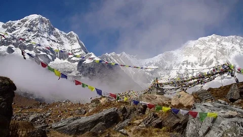 Mt. Annapurna with prayer flags 스톡 동영상 72365205