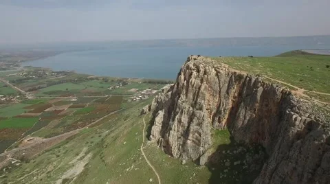 Mt Arbel - Flying over the cliff toward Sea of Galilee (Israel aerial footage) Vidéo 67577146