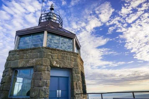 Mt. Diablo State Park Summit building and museum close to sunset; white cloud Fotos de archivo