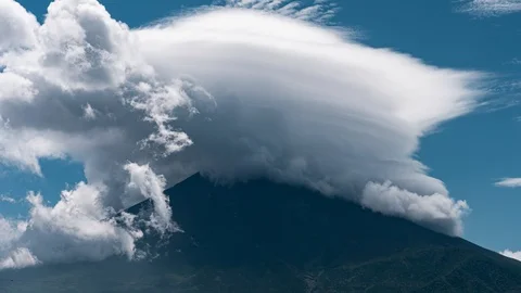 Mt. Fuji with a Huge Lenticular Cloud (time lapse) Stock Footage 116403677