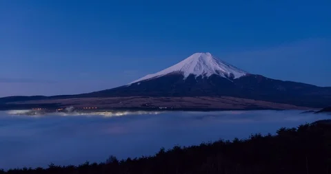 Mt. Fuji over a Sea of Clouds at Dawn/Sunrise (Time Lapse) 스톡 동영상 125809514