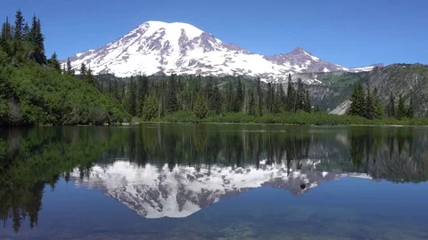 Mt Rainier Bench Lake Reflection Vídeos de archivo 79674930