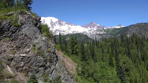 Mt Rainier View from Bench Lake Trail Vídeos de archivo 79676021