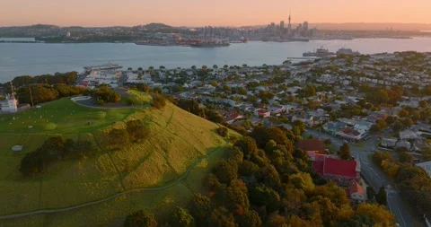 Mt Victoria in the suburb of Devonport as sunset, Auckland, New Zealand. Stock Footage 278942437