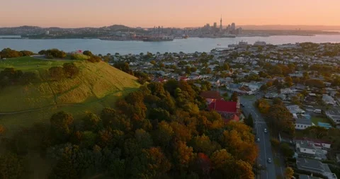 Mt Victoria in the suburb of Devonport as sunset, Auckland, New Zealand. Stock Footage 278946309