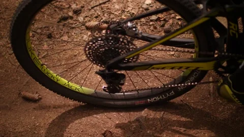 MTB closeup slomo 動画素材 132294827