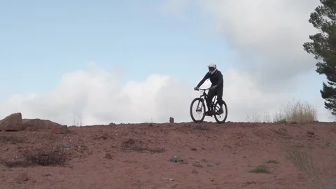 MTB rider over the sky side view Video stock 148334203