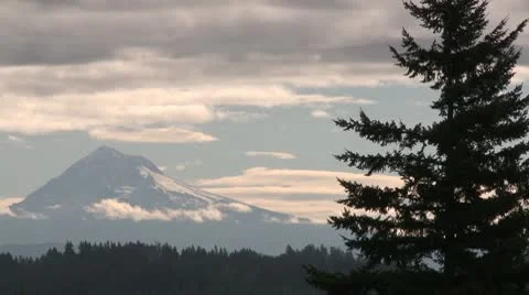 Mthood timelapse multiflow cloud levels Stock Footage 10682062