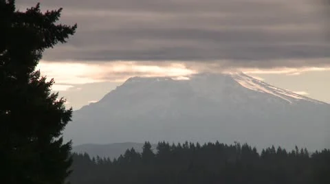 Mthood timelapse multiflow cloud levels Stock Footage