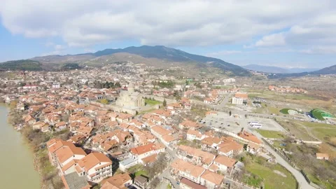Mtskheta town with river and mountains view in daily winter time 库存影片 147071335