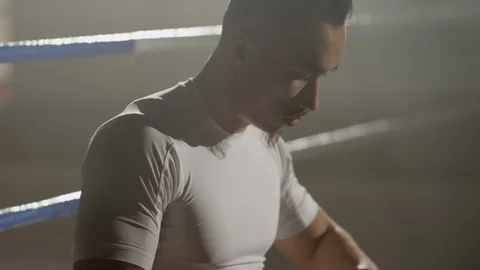 Muay Thai fighter boxer wraps hands Vídeo Stock 104559433