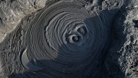 Mud explodes out of the earth at the Mud Volcanoes in Baku, Azerbaijan Vídeos de archivo 100349282