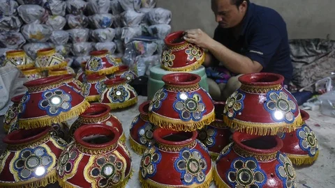 Mud pot (Garba) Making at Dharavi for Navratri Video stock 116644702