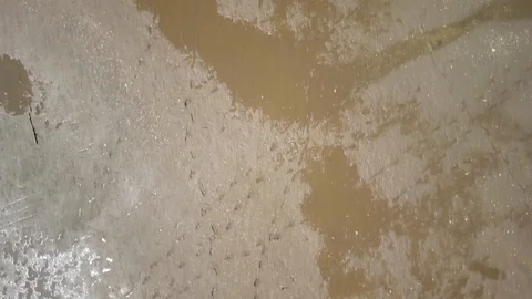 Muddy Bay Looking Down Abandoned Boat Panning Up 動画素材 91999707