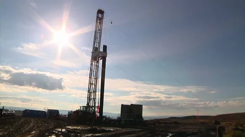 Muddy Drilling Rig Site 스톡 동영상 40702921