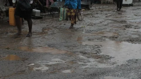 Muddy water in flooding period during heavy rains in Africa Vidéo 156777534