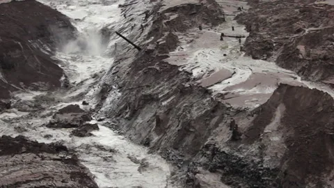 Mudslide causing flash flood in a rocky canyon Stock-Footage 333203411