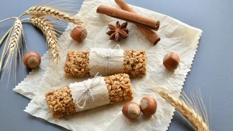 Muesli bars with filbert nuts Foto stock