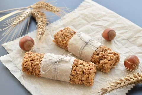 Muesli bars with filbert nuts Foto stock