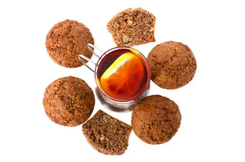 Muffin with tea on white Foto stock