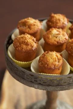 Muffins on cake stand Foto stock