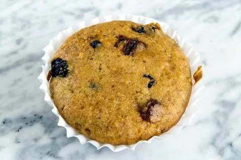 Muffins on a plate on a marble table Foto stock