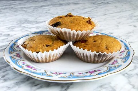 Muffins on a plate on a marble table Foto stock