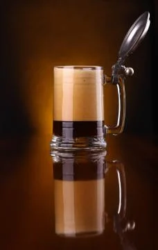 Mug of dark beer Foto stock