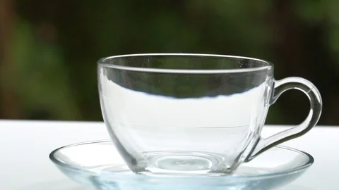 Mug of hot coffee or tea on the table Vidéo 85985424