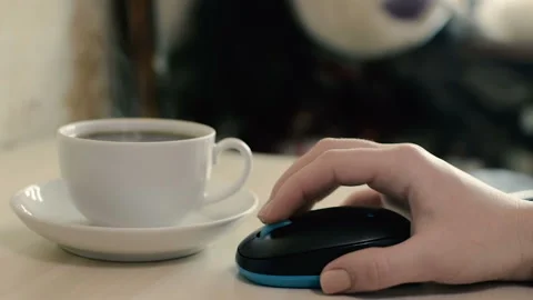 Mug of hot drink on the table. close-up. HD Vídeo Stock 98655479