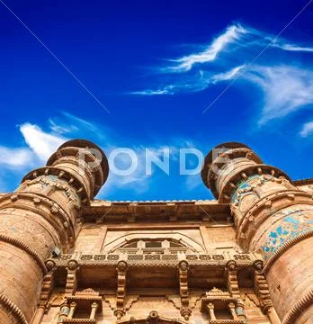 Mughal architecture - Gwalior fort entrance towers. Gwalior, Madhya Pradesh, Stock Photos