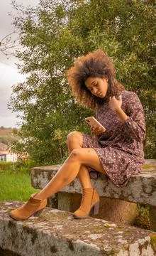 Mujer con smarthphone Stock Photos