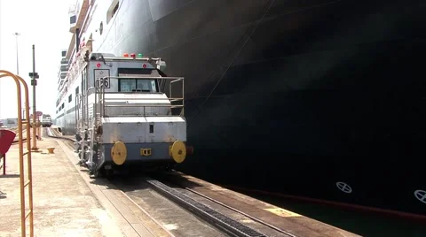 Mule pulling a ship through the Panama Canal 스톡 동영상 67668953