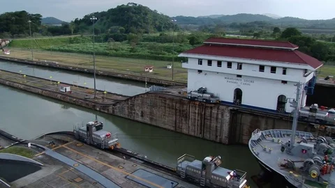 Mules pull ship at Miraflores Lock on Panama Canal Stock Footage 83380115