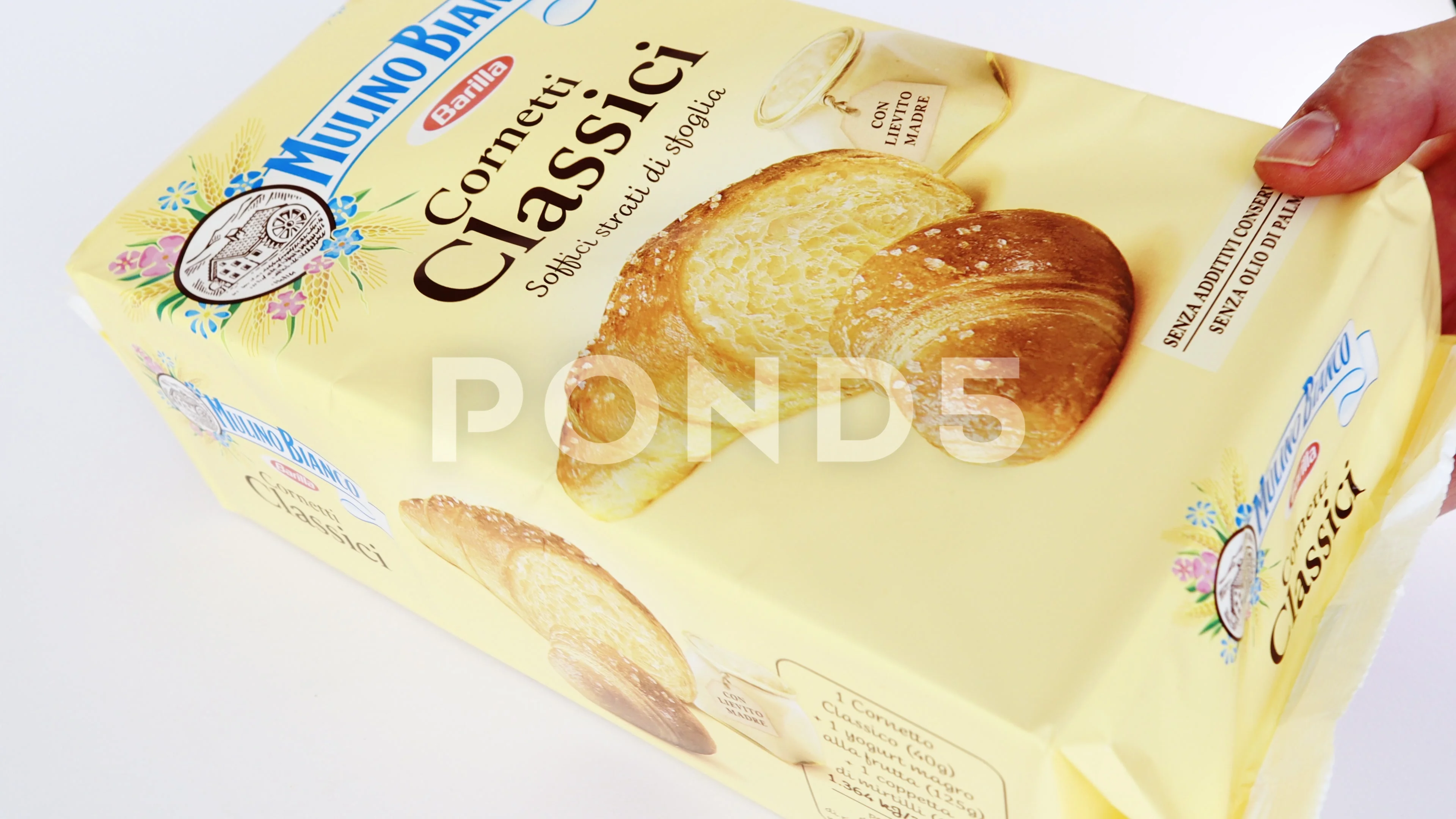 Mulino Bianco classic Croissants. Mulino, Stock Video