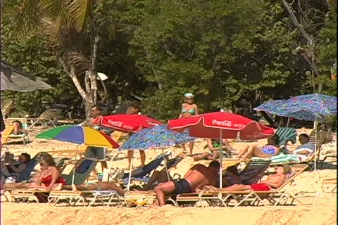 Mullet Beach Sunbathers Stock-Footage 819093