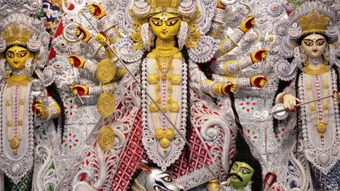Multi-armed Maa Durga idol decorated with silver ornaments at Durga Puja pand 库存影片 346729851