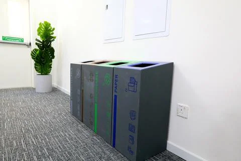 Multi-bin recycling bin in office 스톡 사진