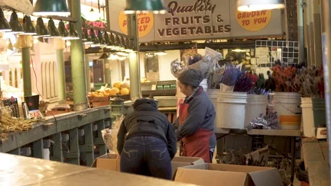 Multi Clips Flower Bouquet makers at Pike Place Market Stock Footage 113923645